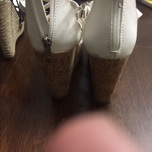 2 express sandals black and white in great shape - Picture 6 of 8